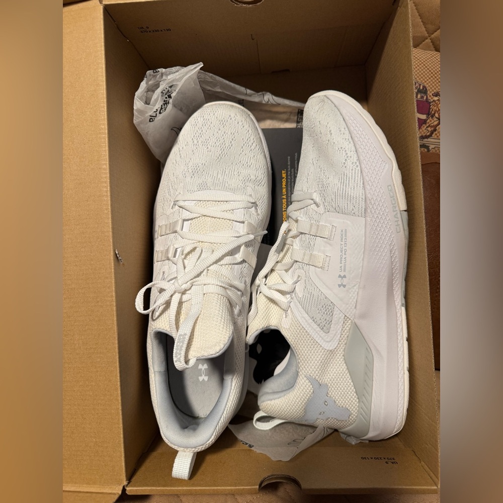 Under Armour Men's White Athletic Shoes